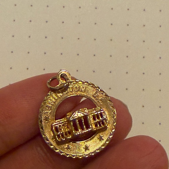 Gold Washington D.C. Pendant - Picture 7 of 7